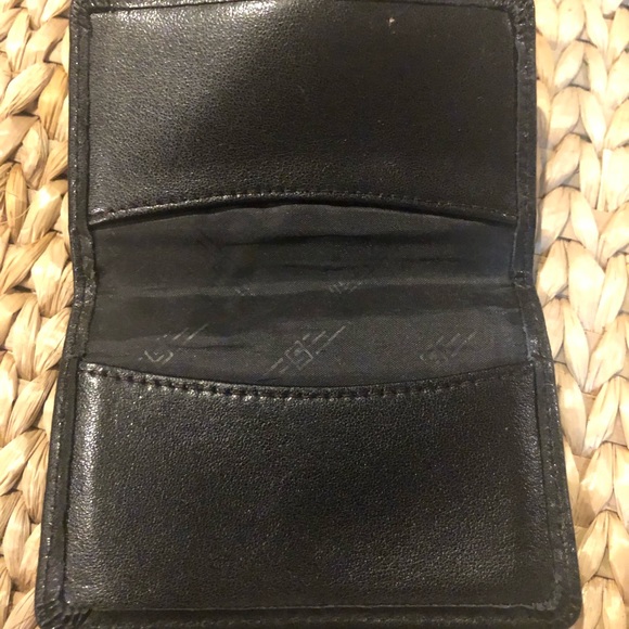 NWOT CARD HOLDER OR SMALL WALLET - Picture 2 of 3